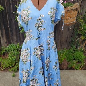 Chic Blue Floral Midi Dress